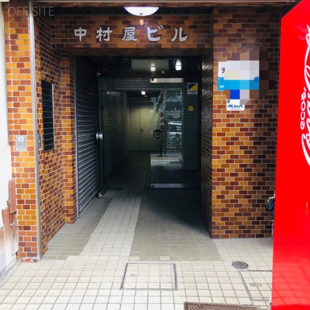 中村屋ビル オフィスビル出入口