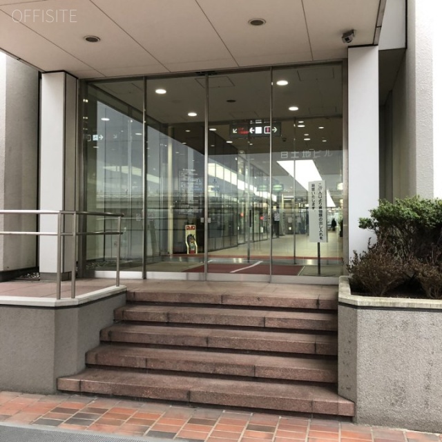 日土地ビル エントランス