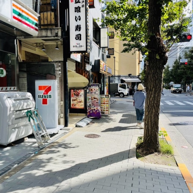 得水(とくすい)ビル 前面歩道