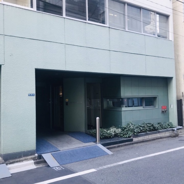 ライオネス浜松町 オフィスビル出入口