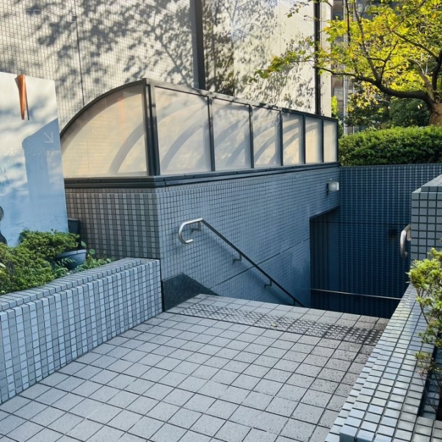 三田NNビル 地下街 直通階段