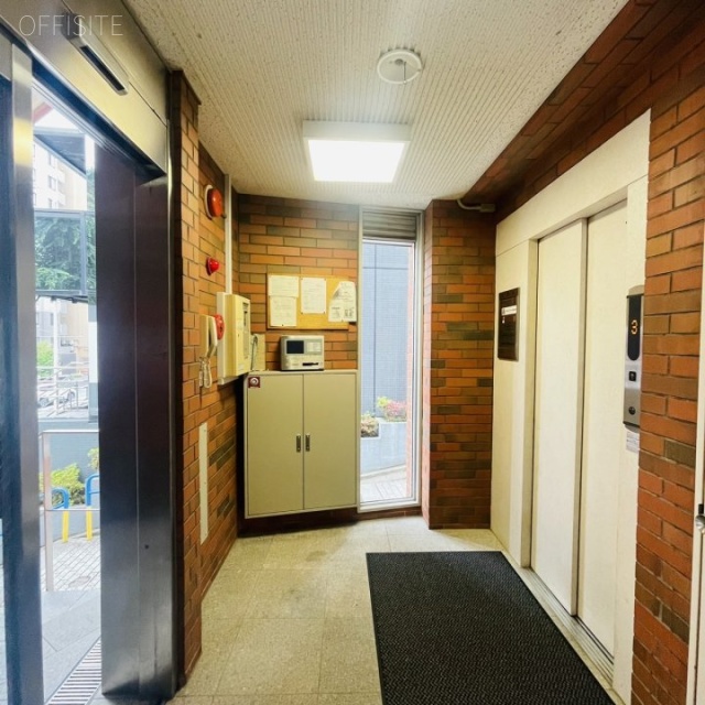 泰美ビル エントランス