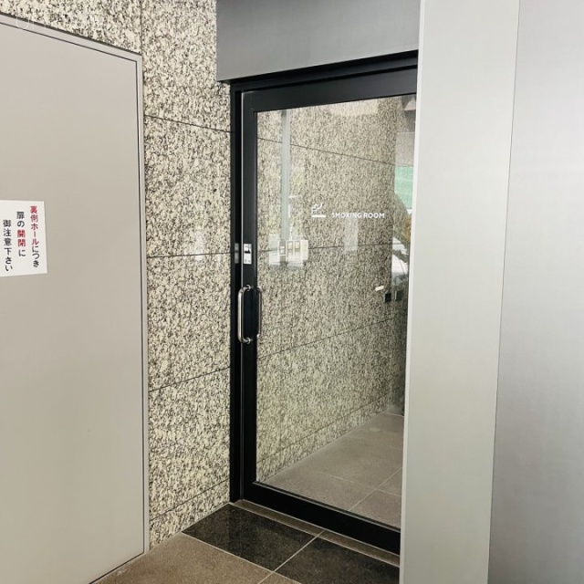 HF仙台一番町ビルディング エントランス内の喫煙室