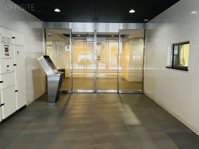 レジディア四谷三丁目ビル エントランス