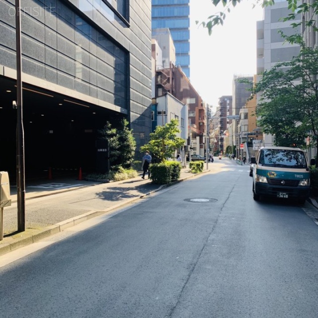 THE GATE HANZOMON(旧 半蔵門MKビル) ビル前面道路 麹町学園通り