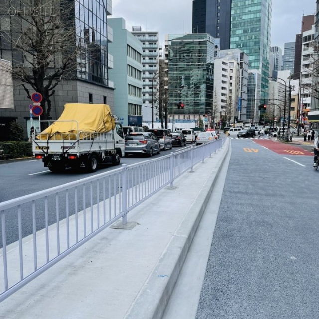 興信(日通住商神田)ビル 本郷通り