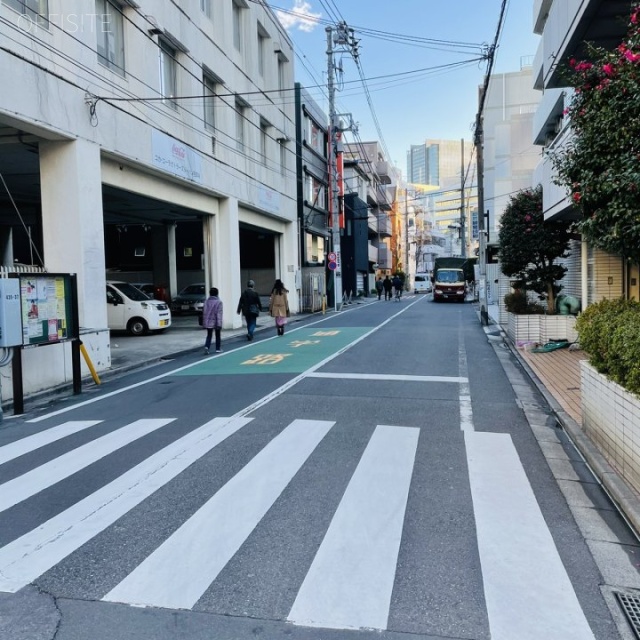 新小川町ビル ビル前面道路