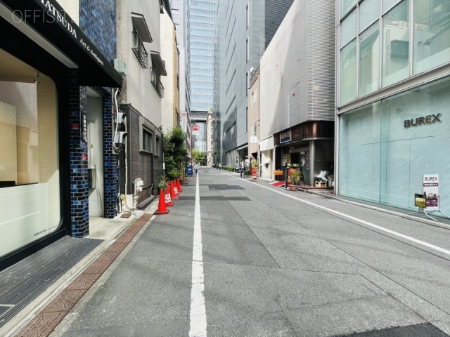 VORT京橋宝町 前面歩道