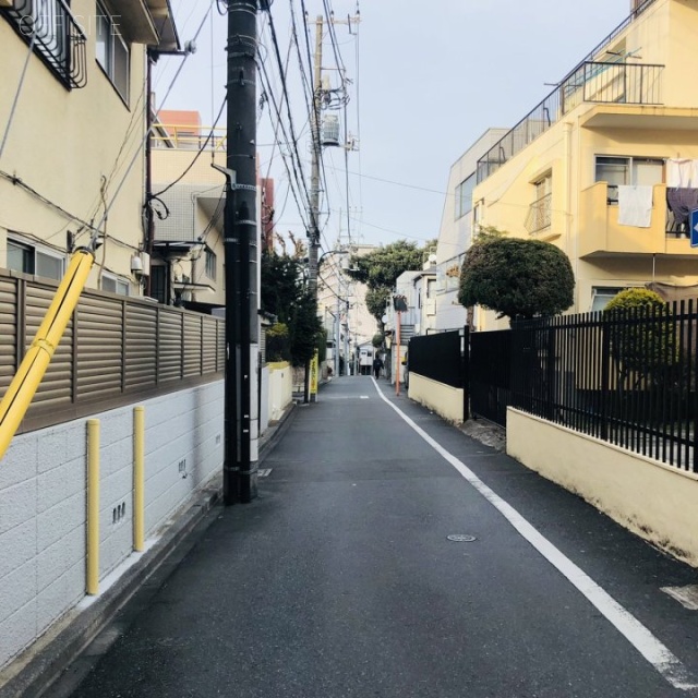 モリオビル ビル前面道路