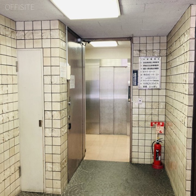 一松ビル エントランス