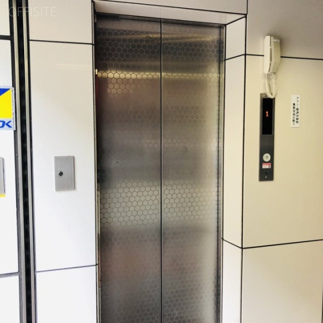 トーケン(TOKEN)ビル エレベーター