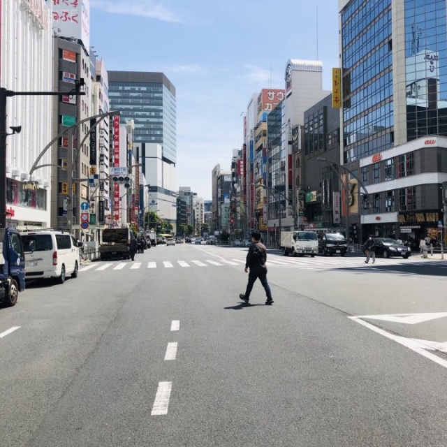上野シルクビル ビル前面道路