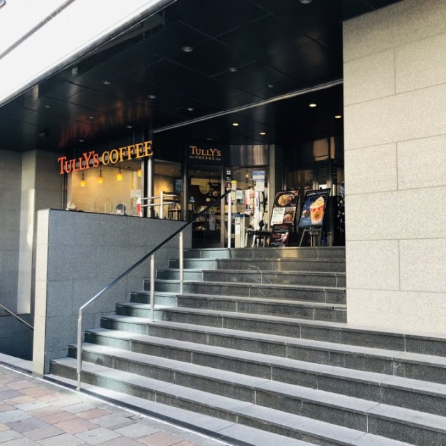 第7秋山ビル エントランス