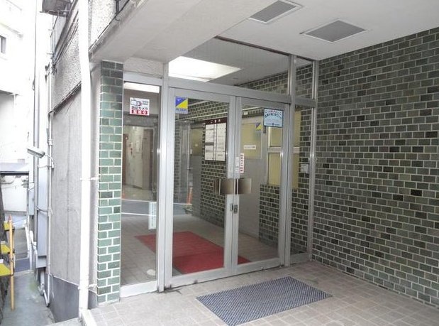 信濃町外苑ビル エントランス