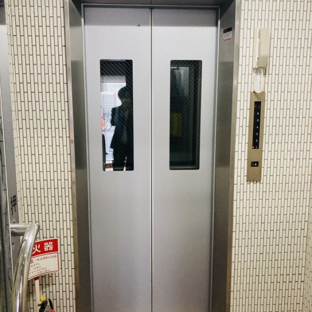 エスポアールビル エレベーター