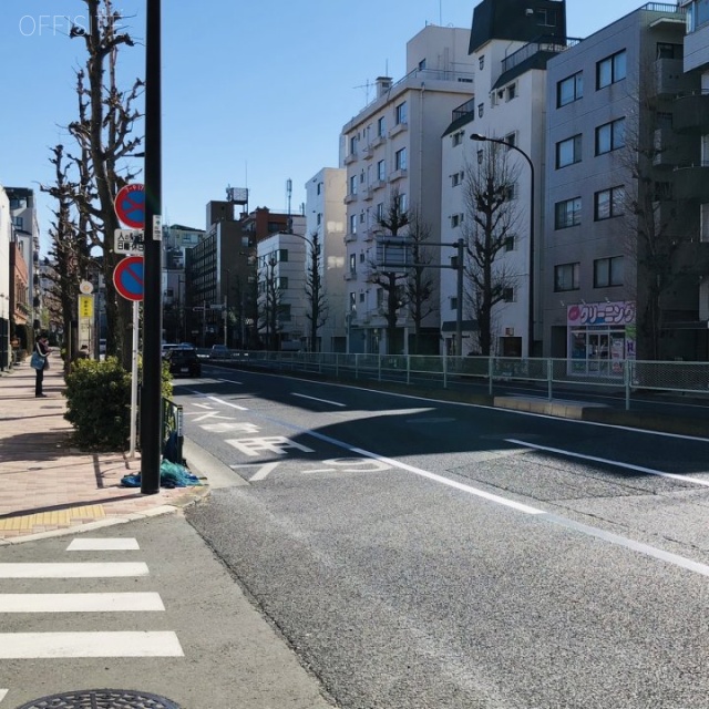 Palm Tree 自由が丘 ビル前面道路