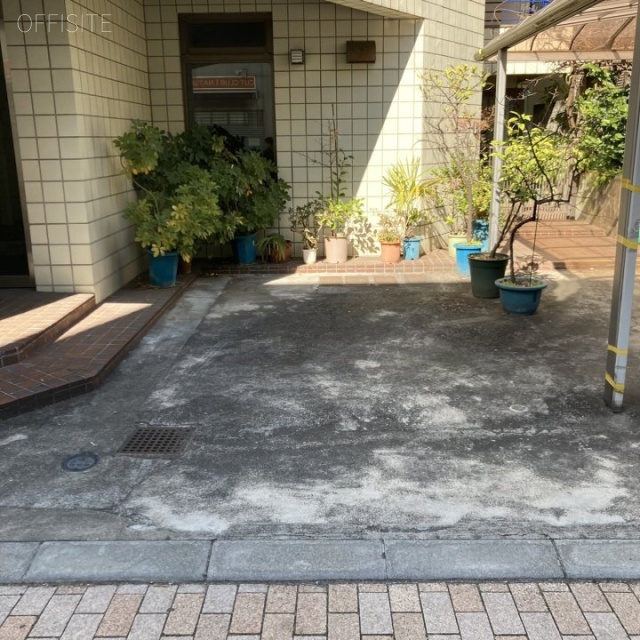 中村ビル 車止めスペース