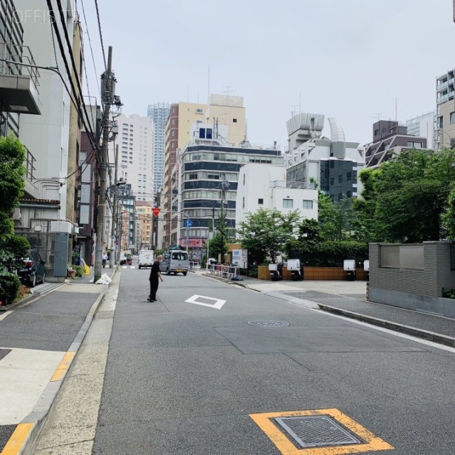 新橋エンタービル ビル前面道路