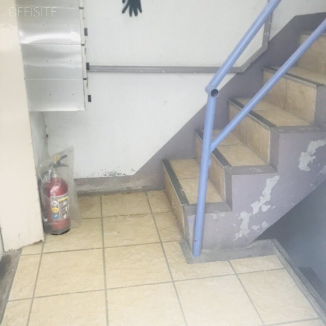 仲通りビル エントランス