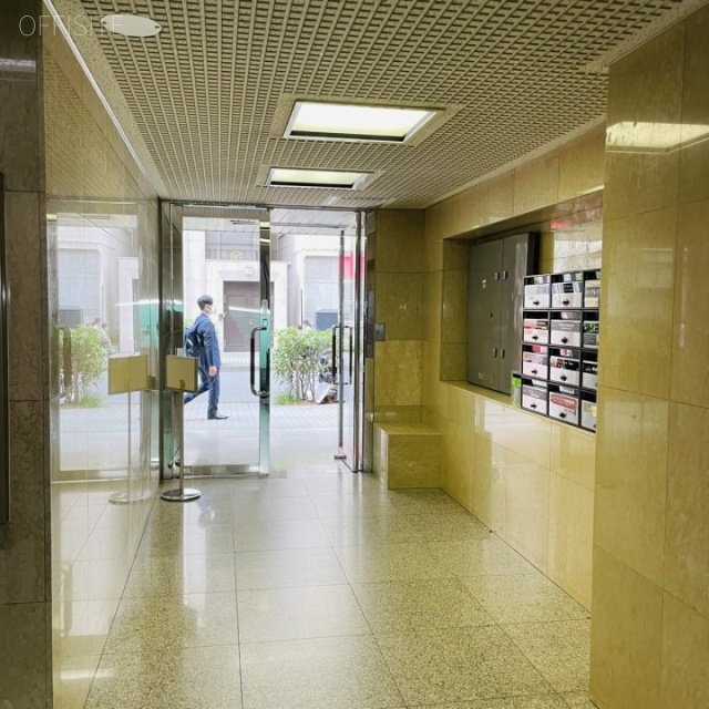 銀友ビル エントランス