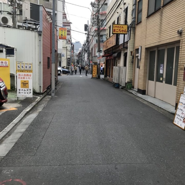 華ビル ビル前面道路