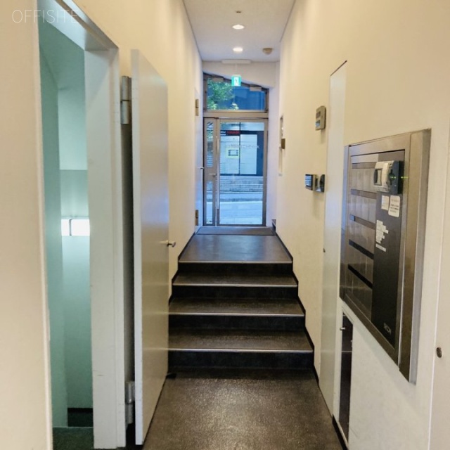 神田錦町安田ビル エントランス