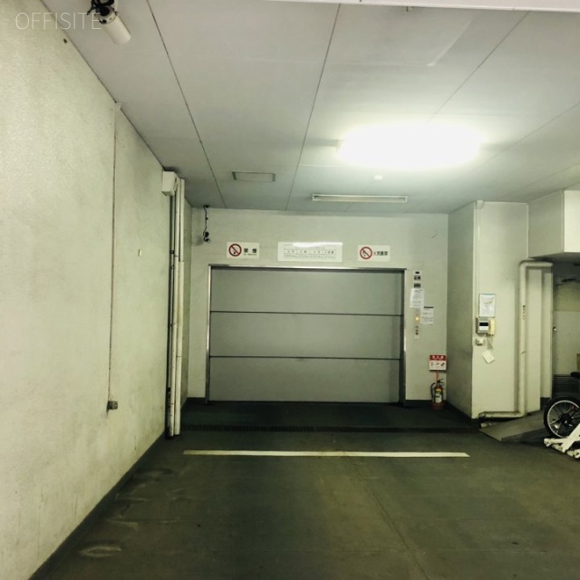 ワカ末ビル 駐車場