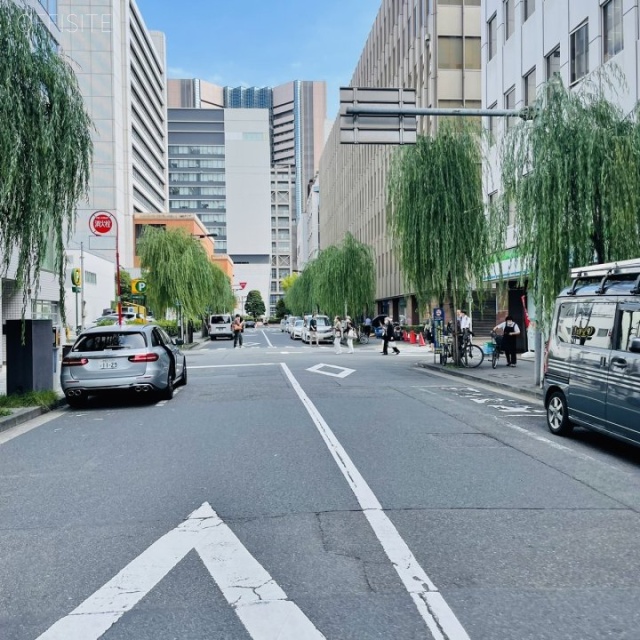 銀ビル 前面に演舞場通り