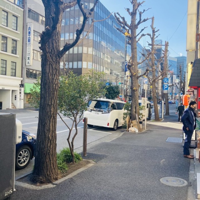神田システムビル ビル前面道路