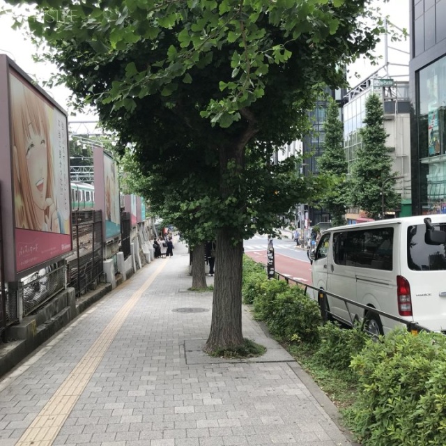 原宿神宮の森ビル ビル前面道路