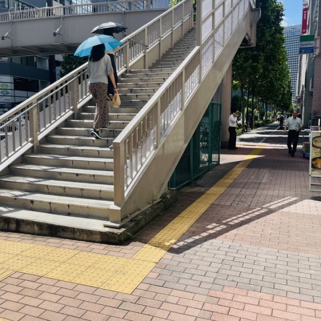 ル・グラシエルBLDG.70 前面歩道