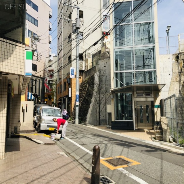 小野ビル ビル前面道路