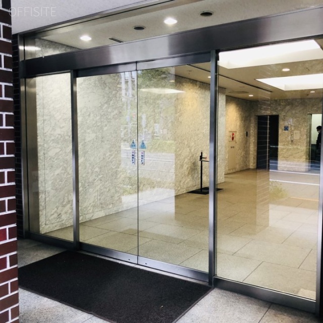 オームビル新館 エントランス