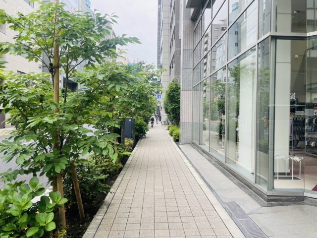 宮城館ビル 前面歩道