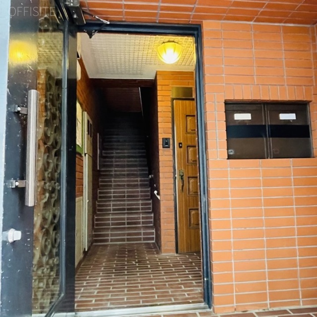 千代田ホーム オフィスビル出入口