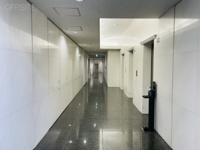 住友不動産六甲ビル エレベーターホール