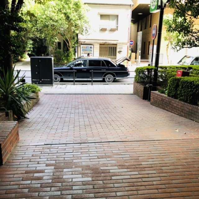 虎ノ門33森ビル ビル前面道路