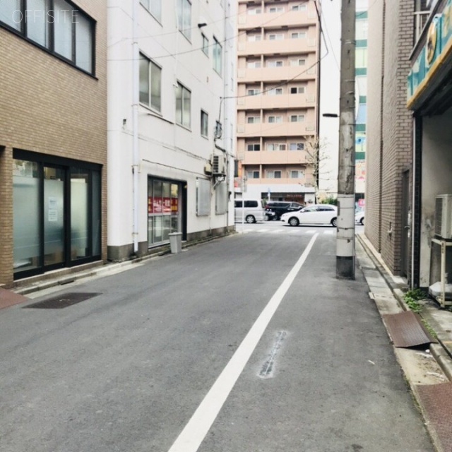 日浦ビル ビル前面道路