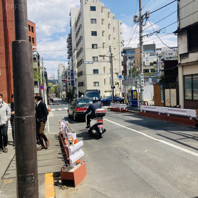 大塚ビル ビル前面道路