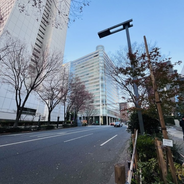 新宿モノリス 周辺