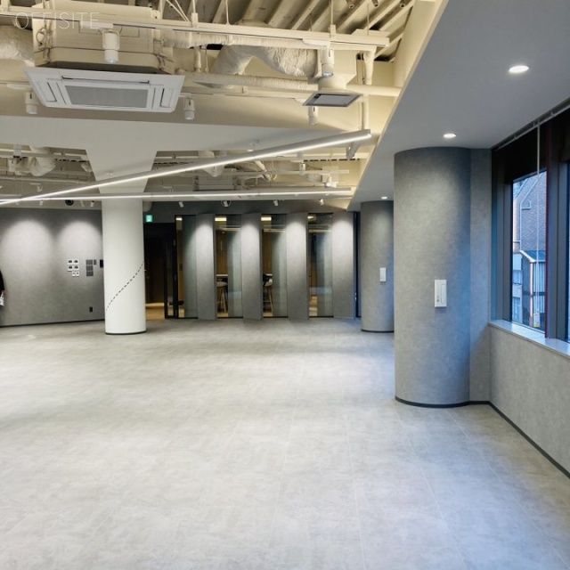 THE CROSS 一番町 室内