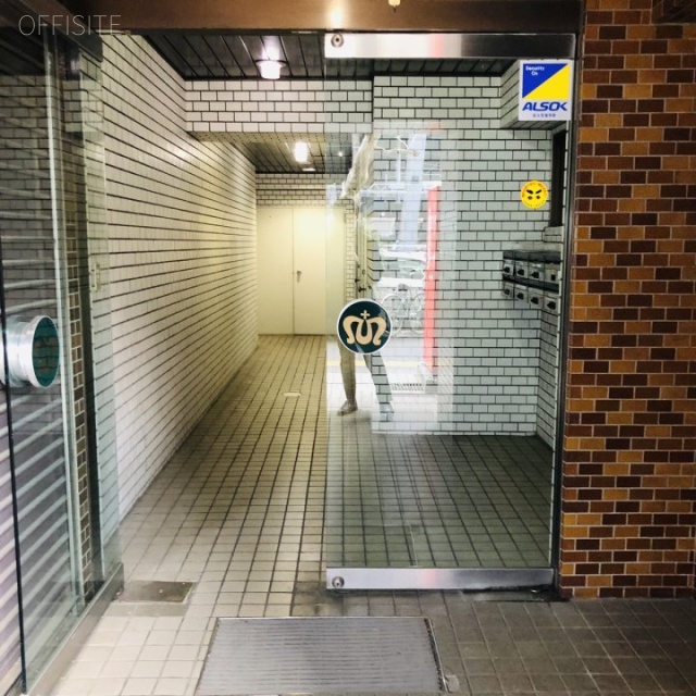 中村屋ビル オフィスビル出入口