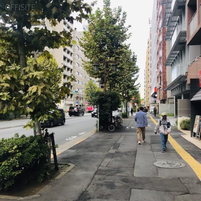 新宿太陽ビル ビル前面道路