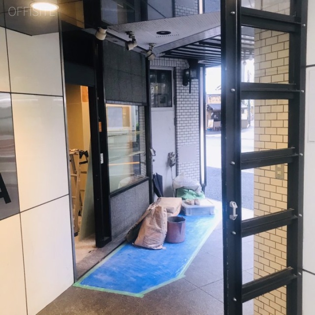 ストーク新宿井岡ビル エントランス