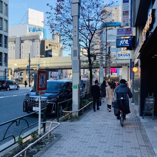六本木トリニティビル ビル前面道路