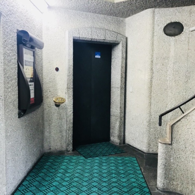 誠実ビル エントランス