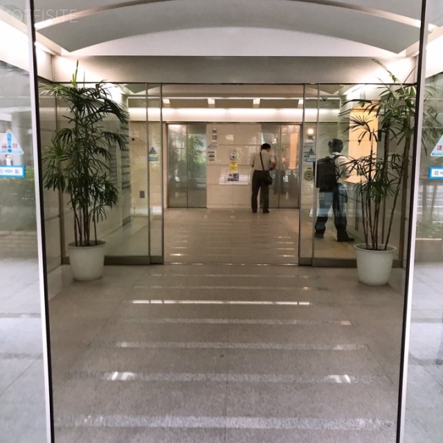 ワカ末ビル(7階:サービスオフィス) エントランス