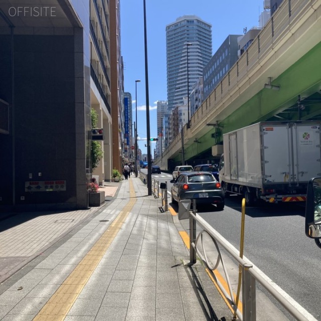 グレイスロータリービル 前面歩道