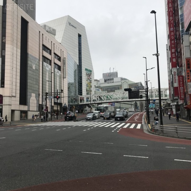 新宿南口ビル ビル前面道路