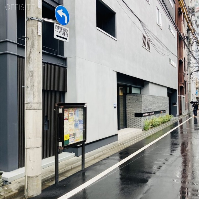市ヶ谷科学技術イノベーションセンタービル エントランス側 1階
